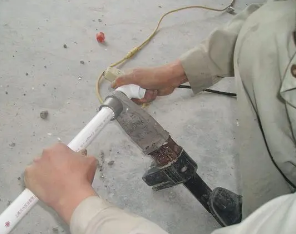 阿里地漏水维修电话